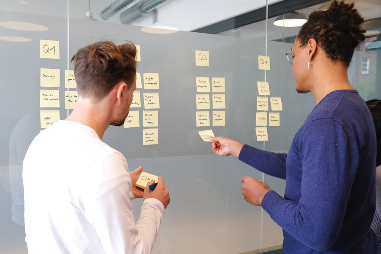 Team planning strategy for SEO agency startups, focusing on AI, B2B, SaaS, content marketing, and digital PR services.
