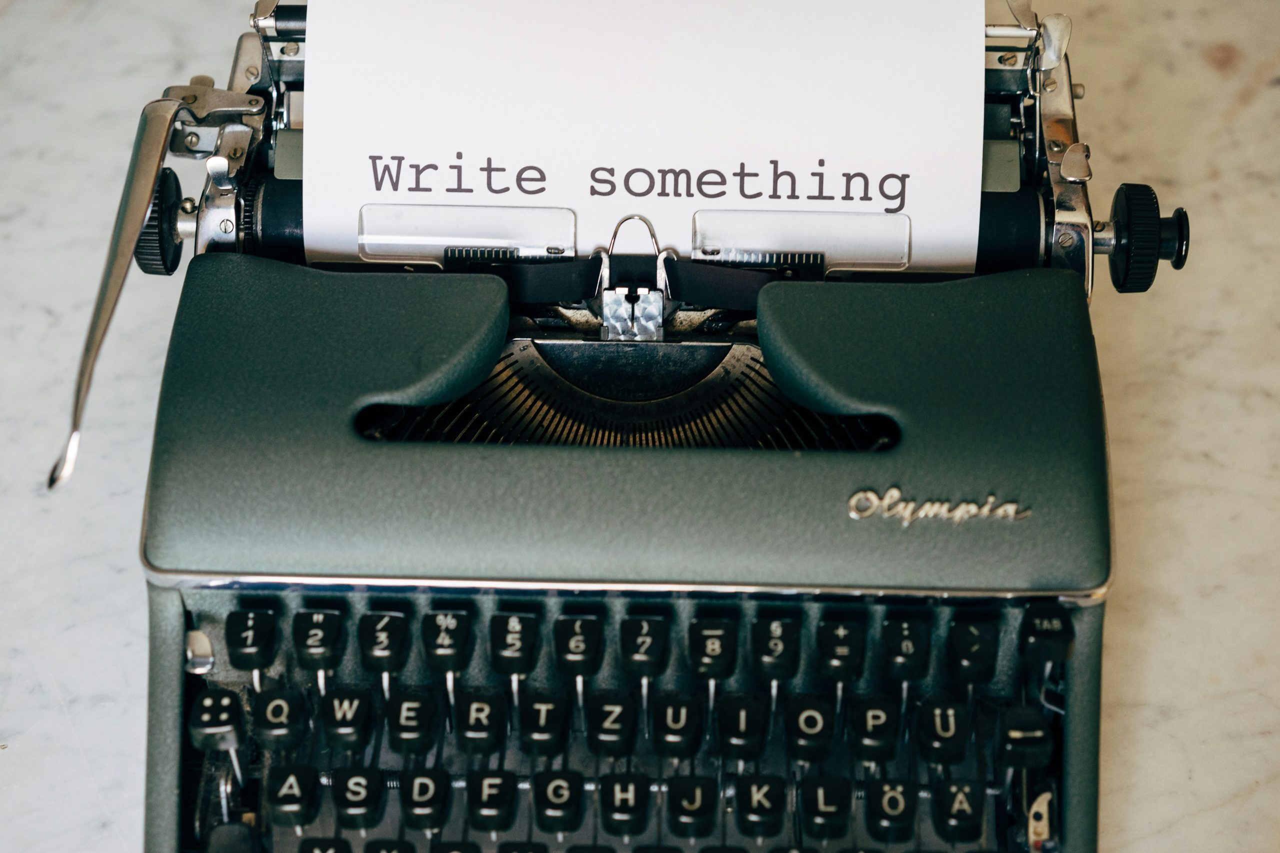 A vintage typewriter used by B2B copywriters.